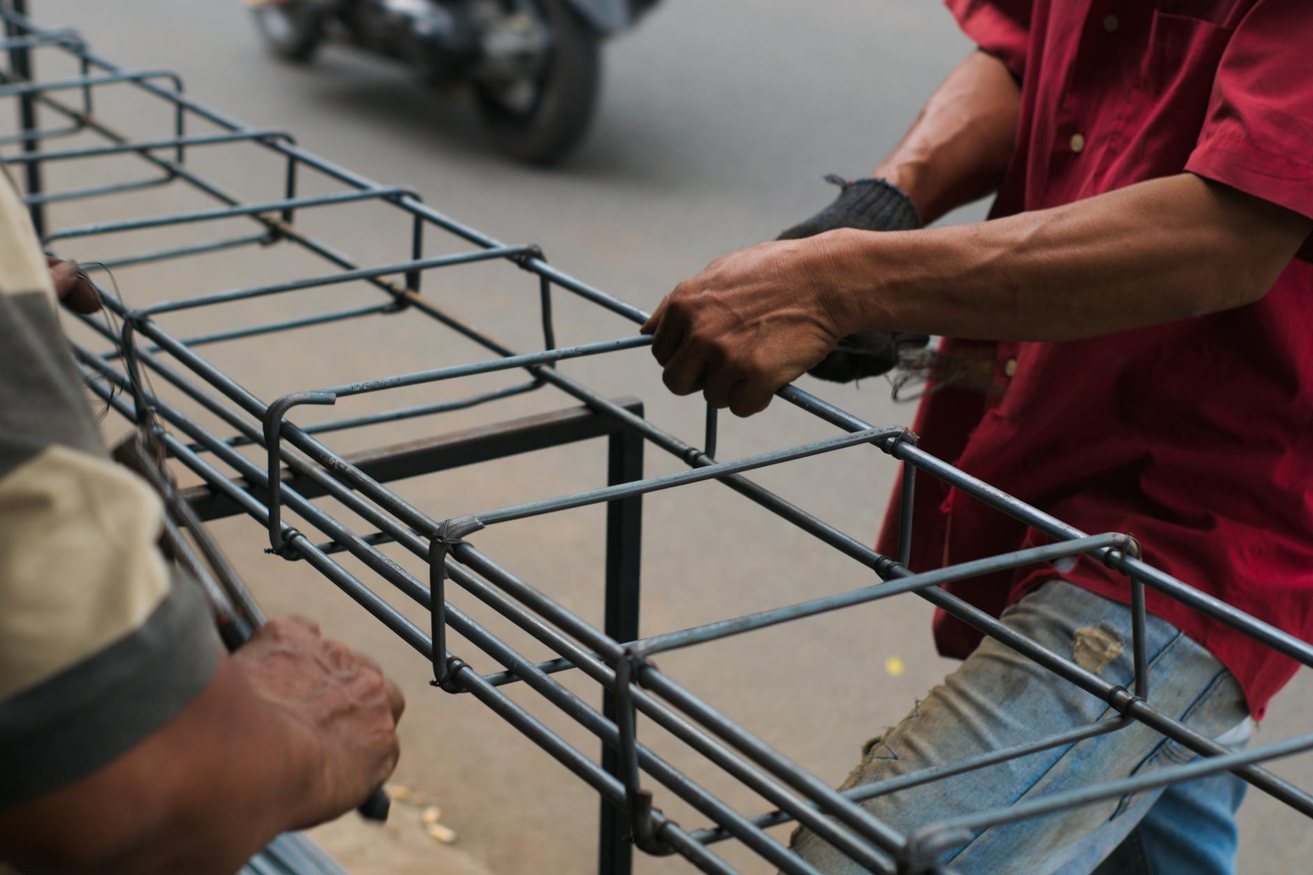 Distributor pagar BRC berkualitas di Makassar, solusi keamanan rumah dan proyek Anda.